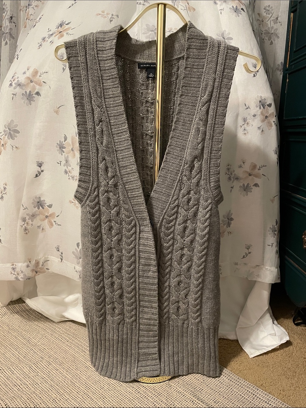 Banana Republic Gray Cable-Knit Sleeveless Vest